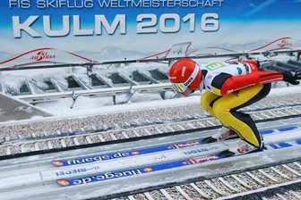 Eisspur besteht Flugschanzen-Feuertaufe - Wie auf Schienen: Mit knapp 100 km/h raste Richard Freitag auf der neuen Eisspur am Kulm auf den Schanzentisch zu.