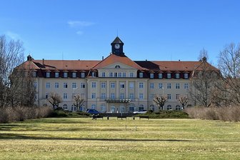 Ekel-Toilette und überfüllte Mülleimer: Besucher prangert Hygienemängel im Zwickauer Klinikum an - Das Zwickauer Heinrich-Braun-Klinikum: außen hui, innen pfui? Ein Zwickauer beanstandet Mängel bei der Sauberkeit.