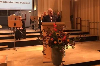 Eklat beim Festakt: Ex-ZDF-Moderator Peter Hahne polarisiert in der Freiberger Nikolaikirche - Als Festredner polarisierte der frühere Fernsehmoderator Peter Hahne mit seinen Ausführungen zum Thema "Einig und wieder gespalten? - Deutschland 30 Jahre danach".