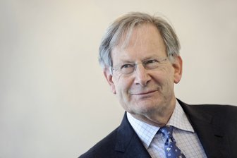 Eklat: Stardirigent Sir John Eliot Gardiner ohrfeigt jungen Sänger - Hand "ausgerutscht"?: Sir John Eliot Gardiner