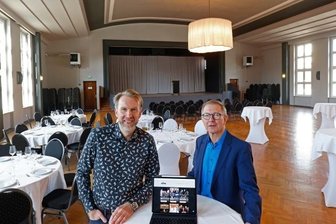 EKM will zu fester Feier-Größe werden - Roy Neupert (li.) und Andreas Bauer, der als Freund und Berater mit an Bord ist, im großen EKM-Saal. 