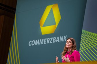 Elefant im Raum: Commerzbank-Aktionäre gegen Unicredit - Kämpft um die Eigenständigkeit der Commerzbank: Konzernchefin Bettina Orlopp.