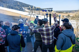 Elektro-Beats am Fichtelberg: „Sound on Snow“ lockt Hunderte nach Oberwiesenthal - Bei „Sound on Snow“ wurde ausgiebig gefeiert.