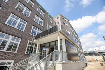 Elf Millionen Euro für Umbau: Schulbetrieb in ehemaliger Artiseda-Fabrik in Limbach-Oberfrohna startet am Montag - Pünktlich zum Schuljahresbeginn gehen die Umbauarbeiten an der ehemaligen Artiseda-Fabrik in Limbach-Oberfrohna zu Ende. Ab Montag werden hier 14 Klassen der Fels-Schule lernen. Am Freitag findet die Eröffnung statt.