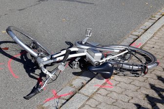 Elfjähriger bei Unfall in Burgstädt leicht verletzt - Zu einem Unfall mit einem Elfjährigen Radfahrer ist die Polizei nach Burgstädt gerufen worden.