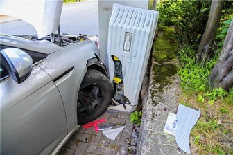 Elfjähriger bei Unfall in Schwarzenberg verletzt - Die Feuerwehr Lauter kam bei einem Unfall am Donnerstagabend auf der Anton-Günther-Straße in Lauter zum Einsatz. 