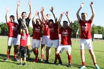 Elfmeter-Cup lockt erneut Massen an - Der alte Titelträger ist auch der neue: Die "ERGO Bulls" setzten sich beim 5. Zwickauer Elfmeter-Cup zum Crossener Sommerfest durch. 