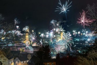 Ellefeld plant zentrales Silvesterfeuerwerk: Wie die Gemeinde das Ereignis finanzieren möchte - Die Gemeinde Ellefeld unternimmt den Versuch, ein zentrales Silvesterfeuerwerk zu organisieren. Das soll die Vielzahl an privaten Böllereien überflüssig machen.