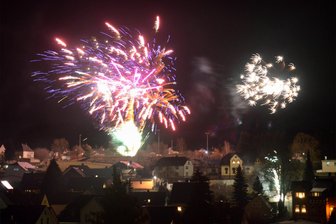Ellefeld startet Umfrage: Soll das zentrale Feuerwerk nochmal stattfinden? - Das zentrale Feuerwerk in Ellefeld ist bislang einmalig im Vogtland.
