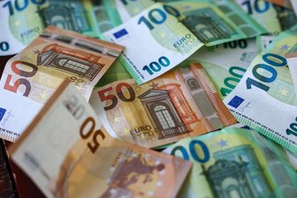 Ellefeld zahlt halbe Millionen Euro mehr: „Werden uns in Zukunft beschränken müssen“ - Rund eine halbe Millionen Euro hat Ellefeld 2025 mehr ausgegeben als geplant.
