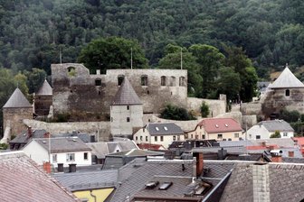 Elsterberg vor 825 Jahren erstmals erwähnt: Dieser Schlagerstar gratuliert mit einem Konzert an der Burgruine - Sie prägt das Stadtbild und befindet sich unübersehbar auf einer Anhöhe: die sanierte Burgruine in Elsterberg. Mit 2,5 Hektar ist diese die größte in Sachsen.