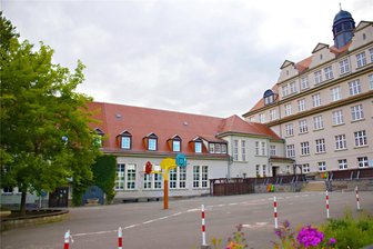Elsterberg will künftige Abc-Schützen aus Thüringer Nachbarorten aufnehmen und wird von der Landespolitik gebremst - Das Elsterberger Schulzentrum Wolfram Markert würde Schüler aus umliegenden Thüringer Orten aufnehmen. Platz hierfür wäre vorhanden.