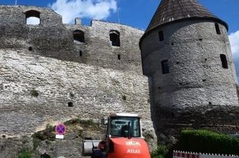 Elsterberger Burgruine erlebt erste Veranstaltung seit Baustart - Die Burgfestspiele finden statt, obwohl die Sanierung der Ruine noch nicht abgeschlossen ist. Die notwendigen Restarbeiten sollen auf die Veranstaltung keinen Einfluss haben.