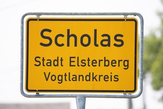 Elsterberger Straße in Scholas: Verkehrsfreigabe nach Sanierung - In Scholas kann ab Freitagmittag wieder der Verkehr ohne Einschränkungen rollen.