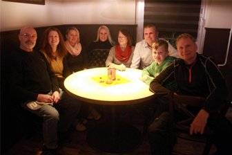 Elsterberger Weihnachtsmarkt startet am Donnerstag mit dem Ansingen - Fred Herfurth, Sandra Zschorler, Manuela Stier, Anja Haller, Kerstin Streitzig, Sven Haller, Arthur Haller und Sven Thumstädter zeigen den Besuchern ein unterhaltsames wie sehenswertes Bühnenstück zum Weihnachtsmarkt.