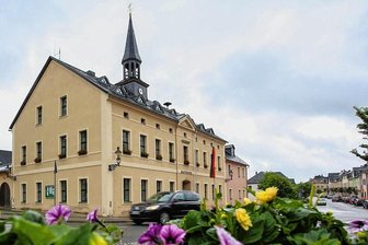 Elterlein: Eine Frau und ein Mann kämpfen ums Bürgermeisteramt - In Elterlein - hier das Rathaus - ist am 11. Juni Bürgermeisterwahl. 