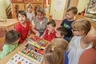 Eltern fordern mehr Personal für Kitas -