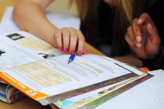 Eltern geben 900 Millionen Euro für Nachhilfeunterricht aus -