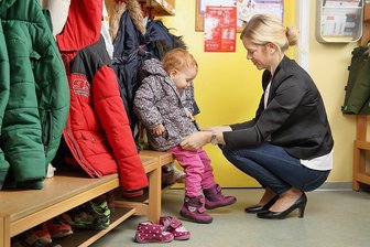 Eltern zahlen zukünftig mehr für Betreuung der Kinder in Annaberg-Buchholz - Die Kosten für Kinderbetreuung - hier ein Symbolbild - wird in Annaberg-Buchholz ab 1. Januar des nächsten Jahres in den städtischen Kindereinrichtungen teurer werden.