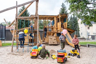Elternbeitrag für Krippenkinder steigt leicht in Rodewisch - Eltern müssen für den Krippenplatz ihres Kindes in den fünf Rodewischer Kitas etwas mehr bezahlen.