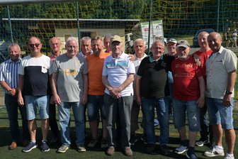 Emotionale Ehrung: Fußballer aus dem Erzgebirge erinnern an ihre glorreiche Zeit - Ehemalige Bockauer Bezirksklassespieler sind vom SC Teutonia geehrt worden.