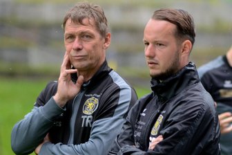 Emotionales Finale: VfB Auerbach haut mit Wismut Gera das zweite Team in Folge aus der Fußball-Oberliga - Das VfB-Trainergespann Sven Köhler und Steve Renger landet mit seinem Team am Ende der Saison auf Platz 5. Mit Gera hatte man dennoch etwas Mitleid.