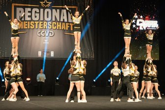 Emotionales Wochenende für Cheermania Auerbach: Sieben Teams fahren zur Deutschen Meisterschaft - Die Black Maniacs haben sich zur Regionalmeisterschaft in Riesa Gold verdient.
