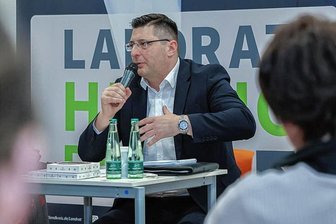 Landrat Thomas Hennig will sich gegen Windräder einsetzen, wenn Kommunen diese nicht wollen.
