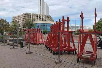 Ende des Kunstprojektes in Chemnitz: Die Gegenwarten II sind Geschichte - Die „Sammelstelle“ von Raumlabor am Roten Turm wird abgebaut.