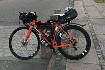 Ende einer Tour durch Europa - Diebe stehlen Fahrrad - Dieses Rennrad wurde dem Reisenden am Donnerstag in Oberwiesenthal gestohlen.