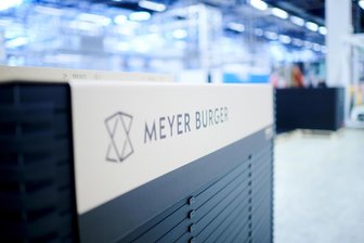 Ende eines Hoffnungsträgers: Warum Meyer Burger scheitern musste - Stapelweise Hochleistungsmodule: Meyer Burger musste nach der Pleite in den USA nun auch in Deutschland Insolvenz anmelden.