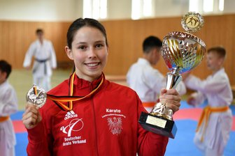 Endlich Gold: Kämpferin des Karate-Do Rochlitz wird Deutsche Meisterin - Michelle Süß aus Chemnitz wurde erstmals Deutsche Meisterin im Karate. Sie trainiert unter anderem regelmäßig in Rochlitz.
