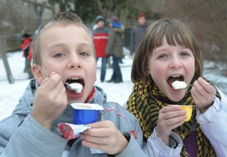 "Endlich kann ich Rezepte lesen" - 
              <p class="artikelinhalt">Ein besonderes Projekt zur gesunden Ernährung haben die Viertklässler an der Grundschule Claußnitz - im Bild Paul Flechsig und Nadine Walther - durchgeführt: Sie erhielten einen Ernährungsführerschein.</p>
            
