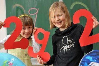 Endlich mal wieder Geburtstag - Lucienne Krönert (links) und Helene Riedel werden heute acht Jahre alt, können jedoch ihren Geburtstag erst zum zweiten Mal feiern.