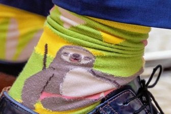 Endlich wieder Narrenfreiheit: OB Zenner holt seine Faultiersocken raus -