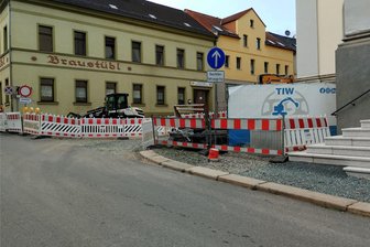 Endspurt am Elsterberger Kirchplatz - Noch vier Wochen Geduld notwendig - Die Lange Straße im Vordergrund ist der letzte Teil des Bauprojektes um den Elsterberger Kirchplatz.