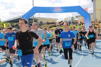 Endspurt bei der Anmeldung zum Landkreislauf: Mehr als 60 Staffeln stehen bereits in den Startlöchern - Beim Landkreislauf 2024 gingen in Mittweida 128 Viererstaffeln auf die Strecke.