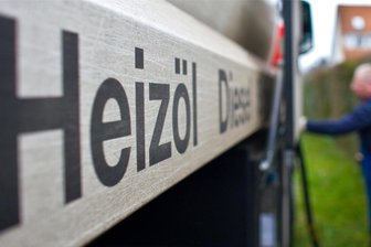 Endspurt für Heizkostenhilfe in Sachsen - War Ihre Befüllung des Heizöltanks im vergangenen Jahr exorbitant teuer? Möglicherweise können Sie einen staatlichen Heizkostenzuschuss beantragen. Die Frist dafür läuft Mitte Oktober ab.