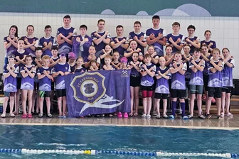 Endspurt vor der Sommerpause: Schwimmer aus dem Erzgebirge mit furiosem Finale - Unter anderem mit Platz 1 durch die Lagenstaffel überzeugten die Veilchenschwimmer im Erzgebirgsfinale.