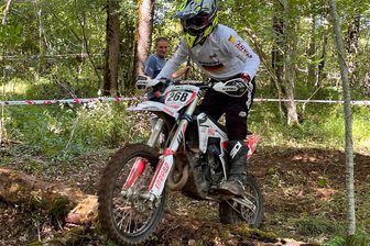 Enduro-Nachwuchs dreht an den Gasgriffen - Paul Richter fährt am Samstag in Flöha mit. Vor kurzem war er auf internationaler Bühne in Frankreich dabei.