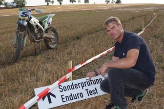 Enduro-Piloten erreichen Zwickauer Land - Stephan Hetze hat den WM-Parcours gesteckt. Seine Kawasaki bleibt am Freitag aber in der Garage.