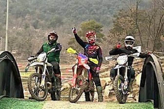 Enduro-Piloten trainieren in Italien - Das vogtländische Motorrad-Trio auf der Moto-Cross-Piste Crotta d' Adda in Italien. 