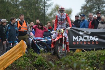 Enduro-WM in Zschopau: Weltmeister aller Klassen steht vorzeitig fest - Andrea Verona am Schlammloch, eine besonders herausfordernde Stelle in Börnichen. Zahlreiche Zuschauer sammelten sich hier.