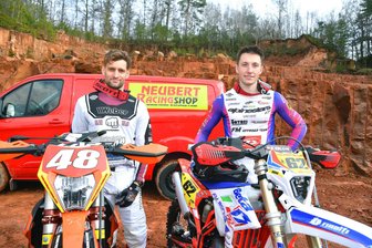 Enduro: Zwei Mittelsachsen freuen sich auf den Saisonstart - Edward Hübner (l.) und Luca Fischeder treten gemeinsam in diesem Jahr und doch gegeneinander in der DEM an.