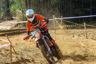 Enduro: Zwönitzer Pilot erfolgreich in Tschechien unterwegs - Erfolgreicher Ausflug nach Tschechien: Kenny Riedel hat sich im westböhmischen Úterý durchgesetzt.