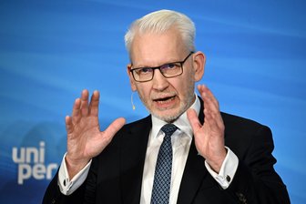 Energiekonzern zu verkaufen - Geht Uniper an Investoren? - Wann wird Uniper-Konzernchef Lewis einen neuen Aufsichtsrat bekommen? Der Bund muss bis Ende 2028 seine Mehrheit am Energiekonzern Uniper abgeben. (Archivbild)