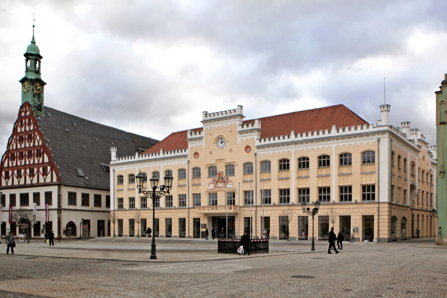 Energiekrise: Fraktion fordert Stadt Zwickau zum Sparen auf - Das Zwickauer Rathaus.