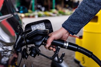 Energiepreisschock: Lieber das Pulver trocken halten - Tanken tut derzeit mächtig weh. Sollte die Politik da noch stärker eingreifen