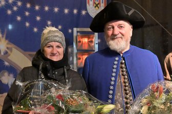 Engagierte Ehrenamtler erhalten „Lößnitzer Kniebügel“ - Der Lößnitzer Kniebügel ist Gisela Filinski (l.) verliehen worden – rechts Hartmut Machts.