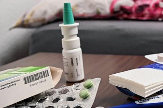 Engpässe bei Arzneimitteln: Lauterbach will Rabattverträge unter die Lupe nehmen - Mal fehlt der Blutdrucksenker, mal der Fiebersaft: Engpässe bei Arzneimitteln gehören inzwischen zum Alltag. 